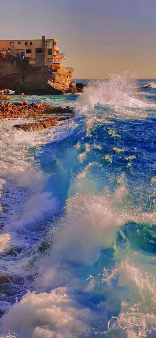 海浪手机壁纸｜海岸背景图片 - 蓝色海景建筑「哲风壁纸」