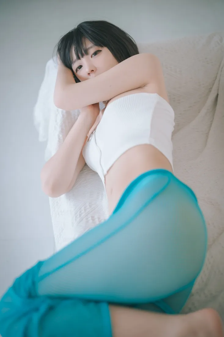 居家女生手机壁纸｜卧室背景图片 - 舒适慵懒「哲风壁纸」