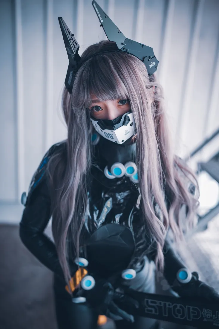 未来战士手机壁纸｜科技背景 - 武士刀穿越「哲风壁纸」