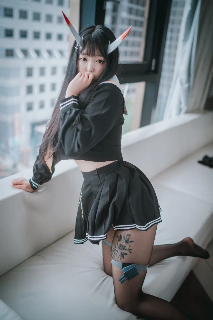 黑丝纹身女生手机壁纸｜阳台背景图片 - 居家生活「哲风壁纸」