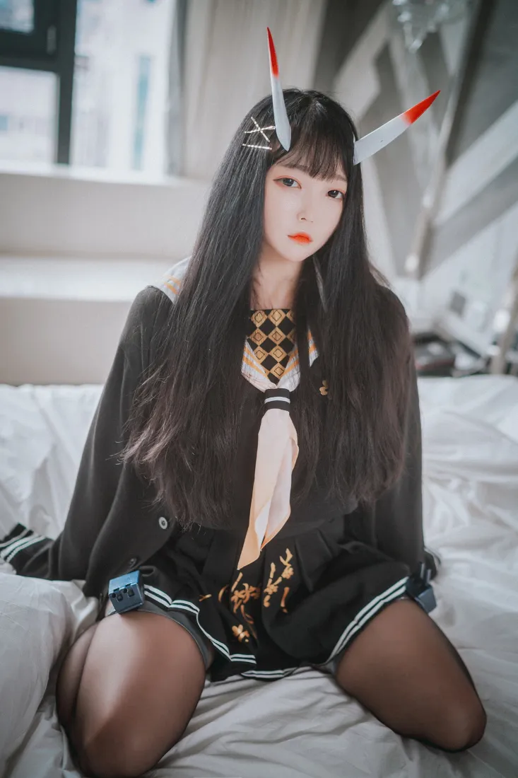 cosplay手机壁纸｜居家背景 - 黑丝长发红唇「哲风壁纸」