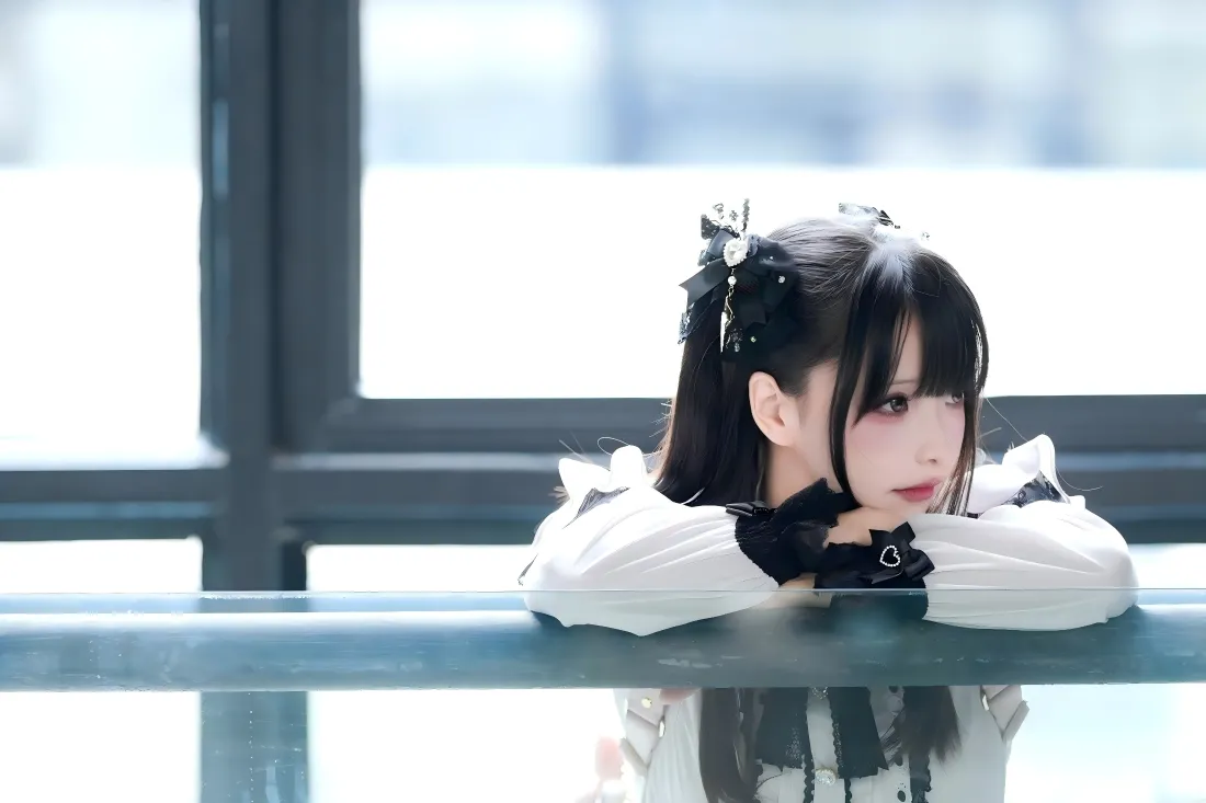 4k洛丽塔美女壁纸｜窗台背景图片 - 甜美日系风格「哲风壁纸」