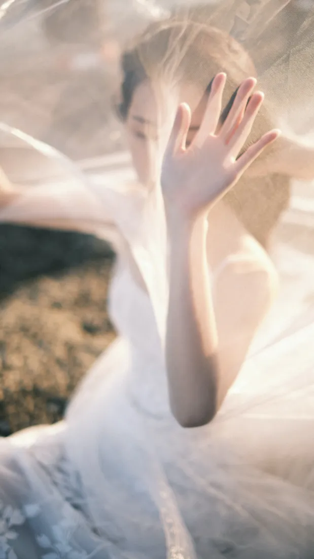 陈都灵手机壁纸｜白色纱裙背景图片 - 艺术写真「哲风壁纸」