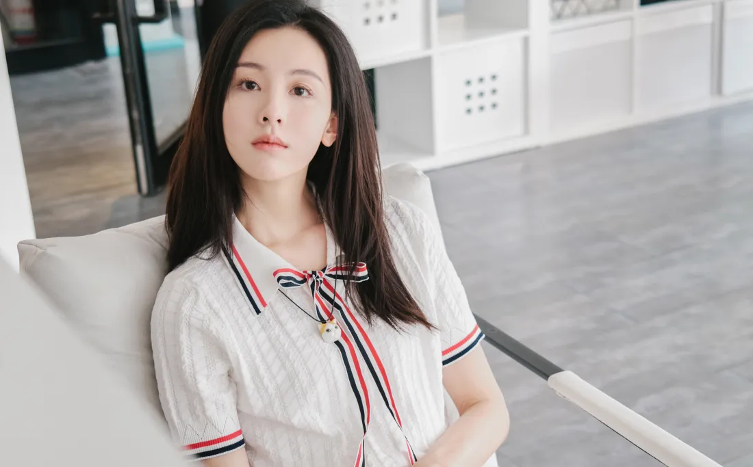 6k陈都灵壁纸｜室内背景图片 - 清新气质穿搭「哲风壁纸」