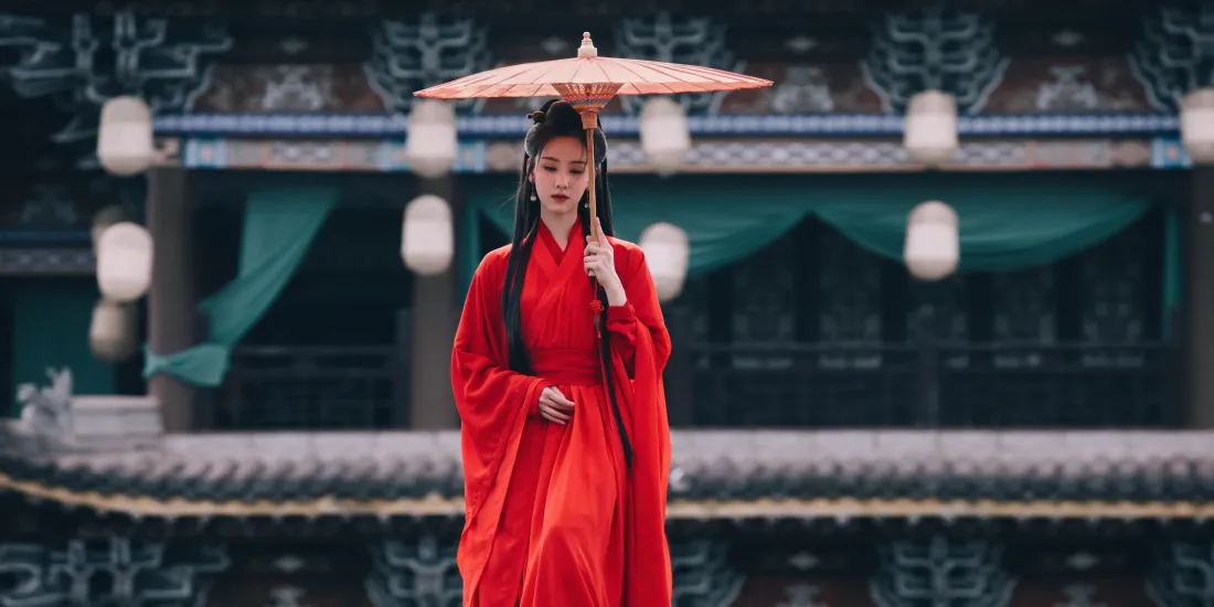 6k陈都灵壁纸｜古风背景图片 - 红色古装油纸伞「哲风壁纸」