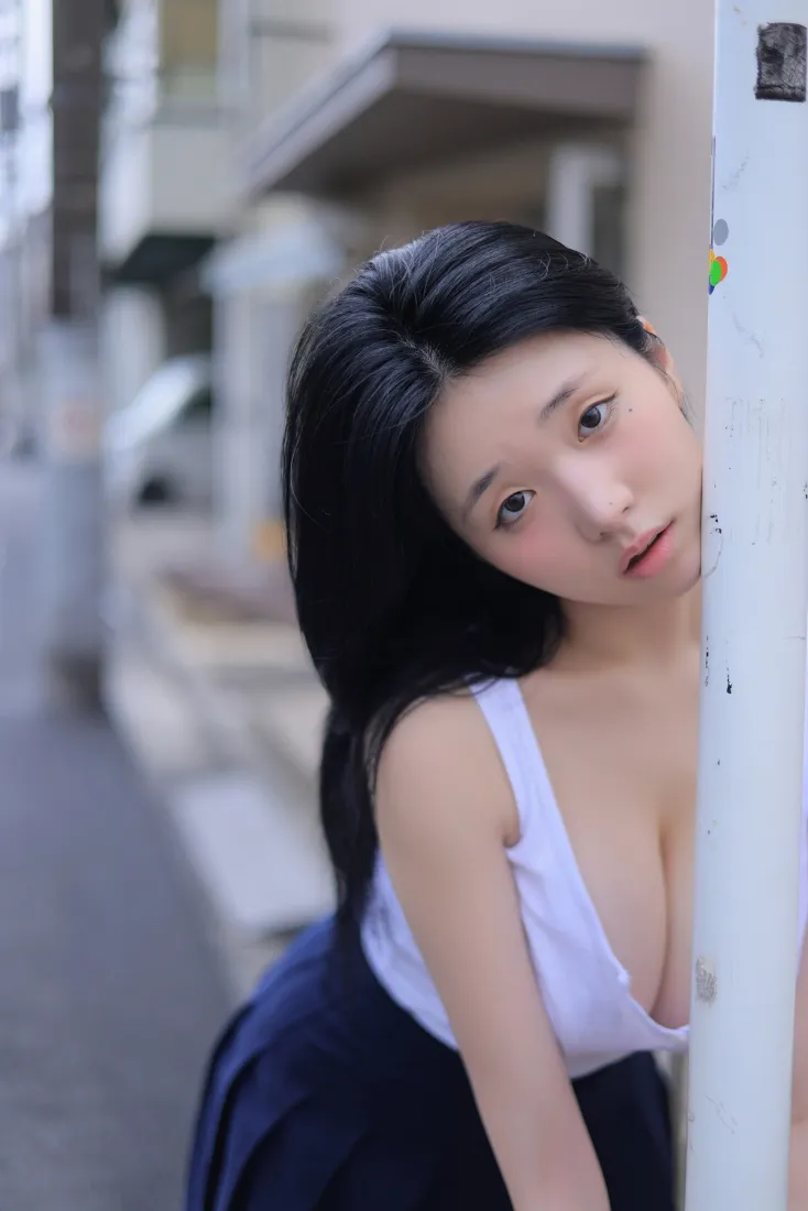 美女户外写真手机壁纸｜街道背景图片 - 电线杆「哲风壁纸」