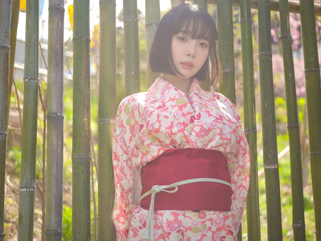 2k和服美女壁纸｜竹林背景图片 - 粉色和服写真「哲风壁纸」
