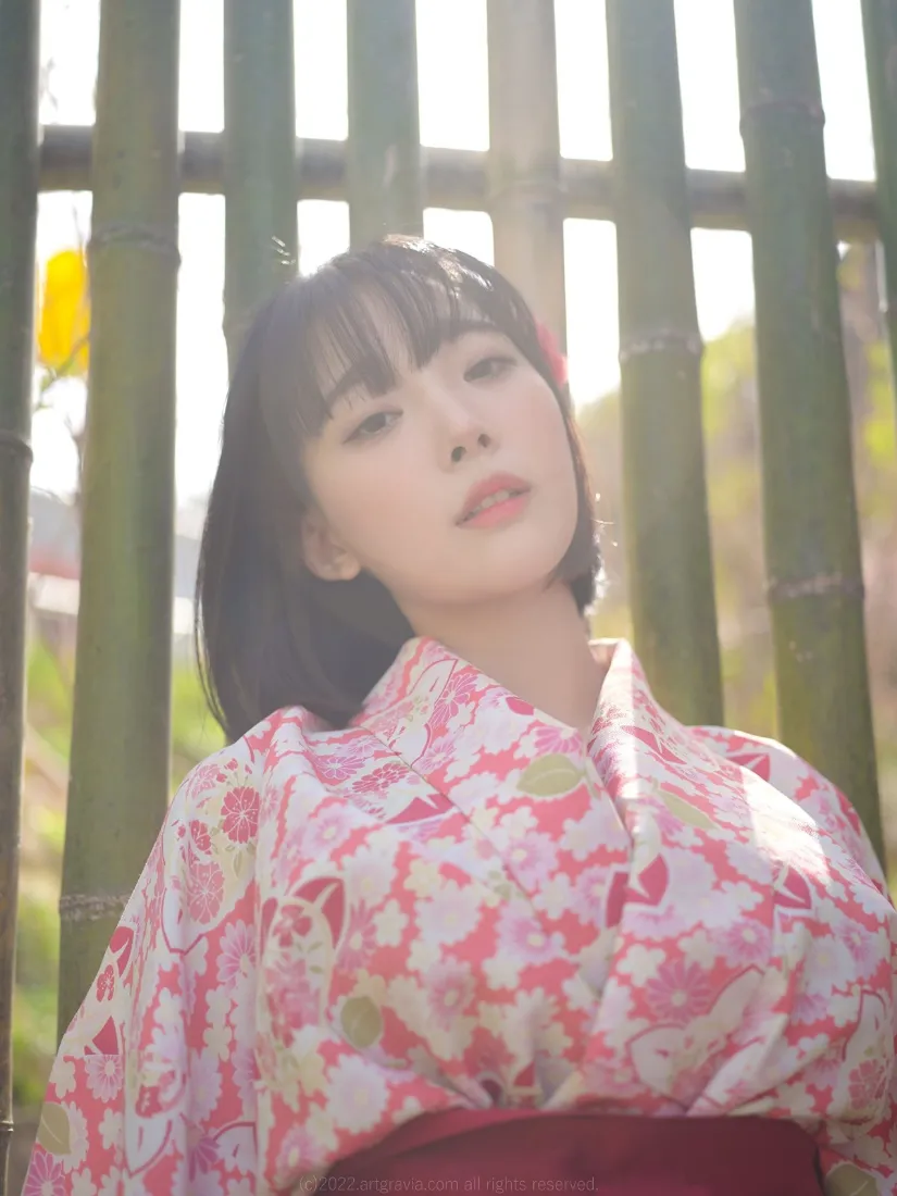 和服美女手机壁纸｜竹制背景图 - 粉色和服写真「哲风壁纸」