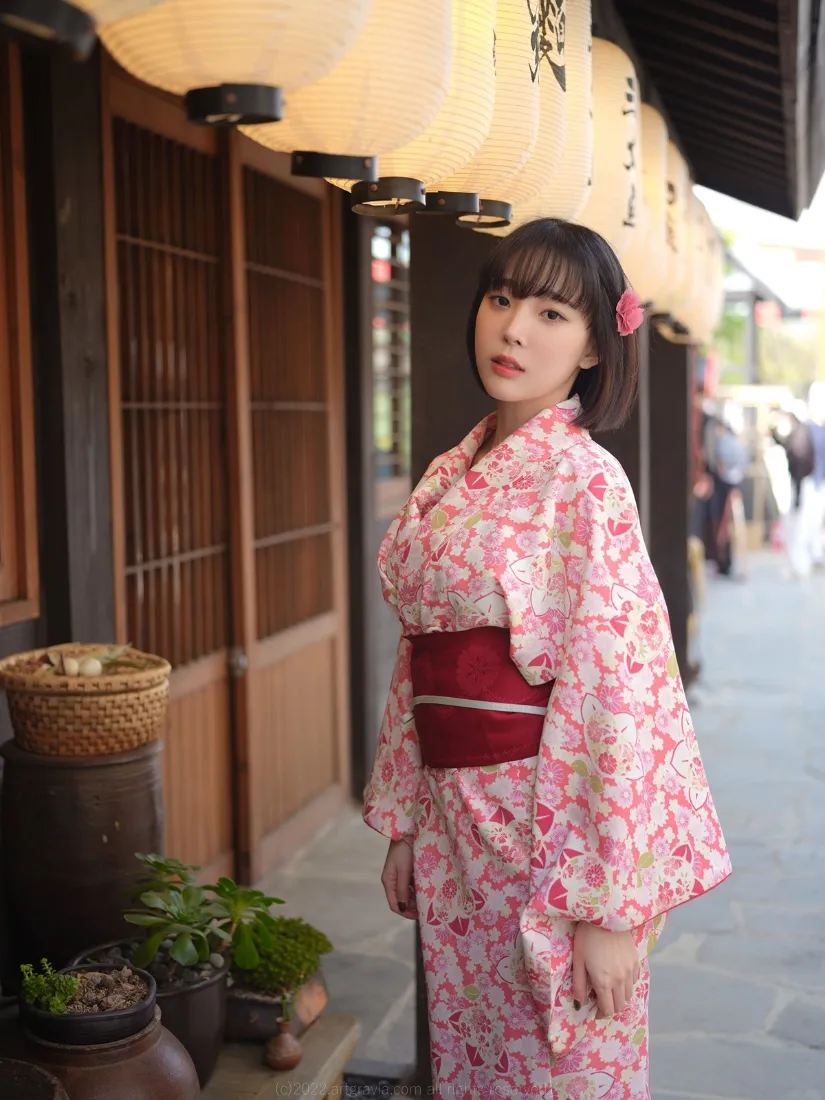 美女和服手机壁纸｜日式街道背景图片 - 粉色和服写真「哲风壁纸」