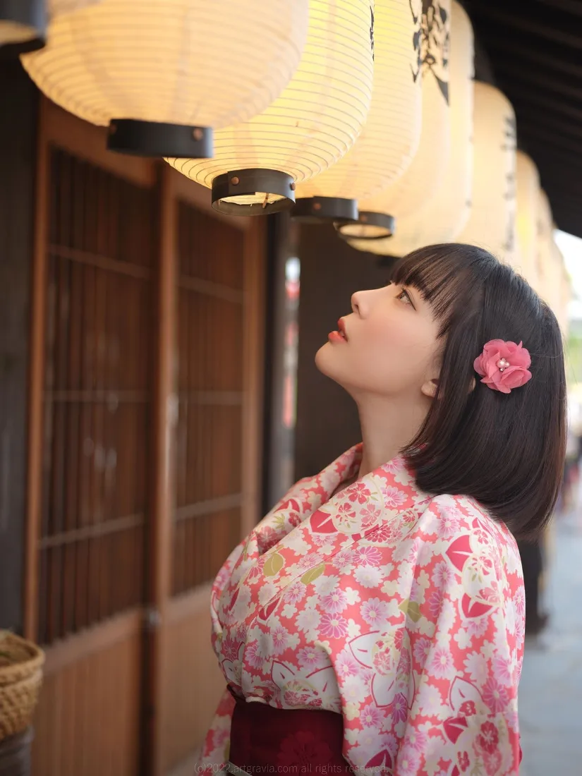 和服美女手机壁纸｜日式街道背景 - 粉色和服写真「哲风壁纸」