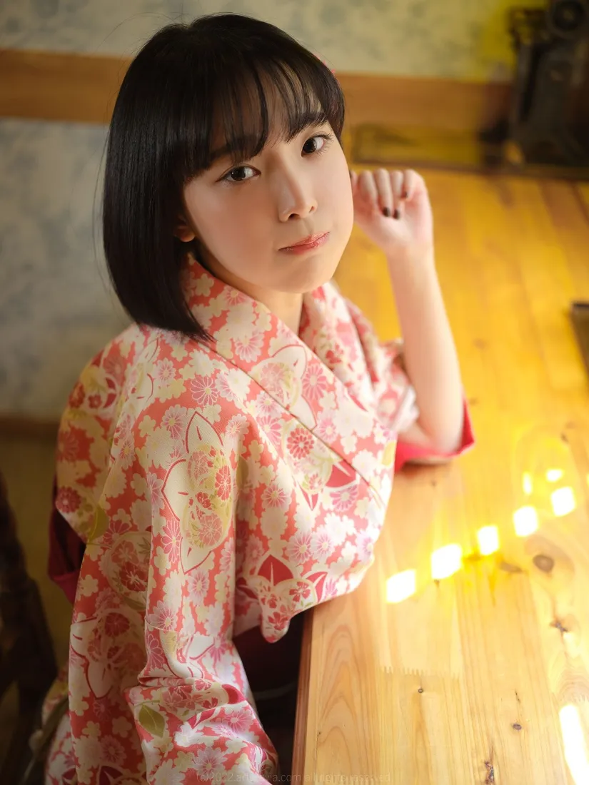 和服少女手机壁纸｜日式室内背景图片 - 温馨写真「哲风壁纸」