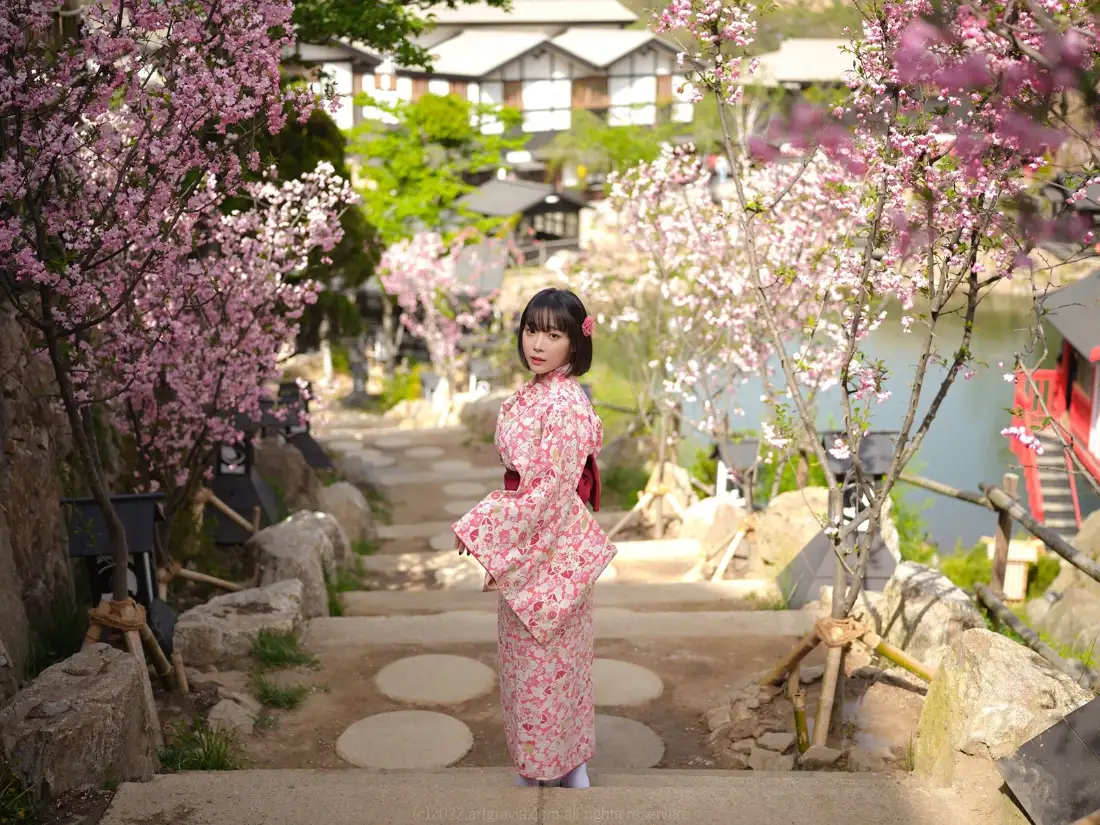 2k和服少女壁纸｜樱花背景图片 - 日式建筑石阶「哲风壁纸」