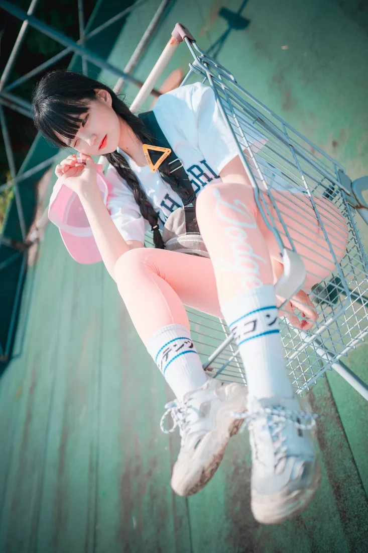 双马尾女孩手机壁纸｜绿色户外背景图片 - 购物车写真「哲风壁纸」