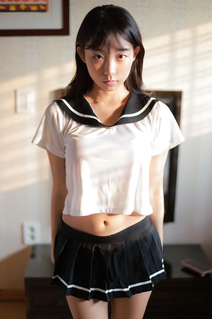 水手服少女手机壁纸｜居家背景图片 - 美女写真「哲风壁纸」