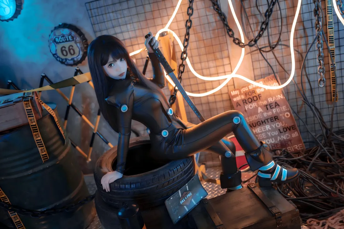 5k赛博朋克美女壁纸｜霓虹灯背景图片 - 黑衣cos「哲风壁纸」