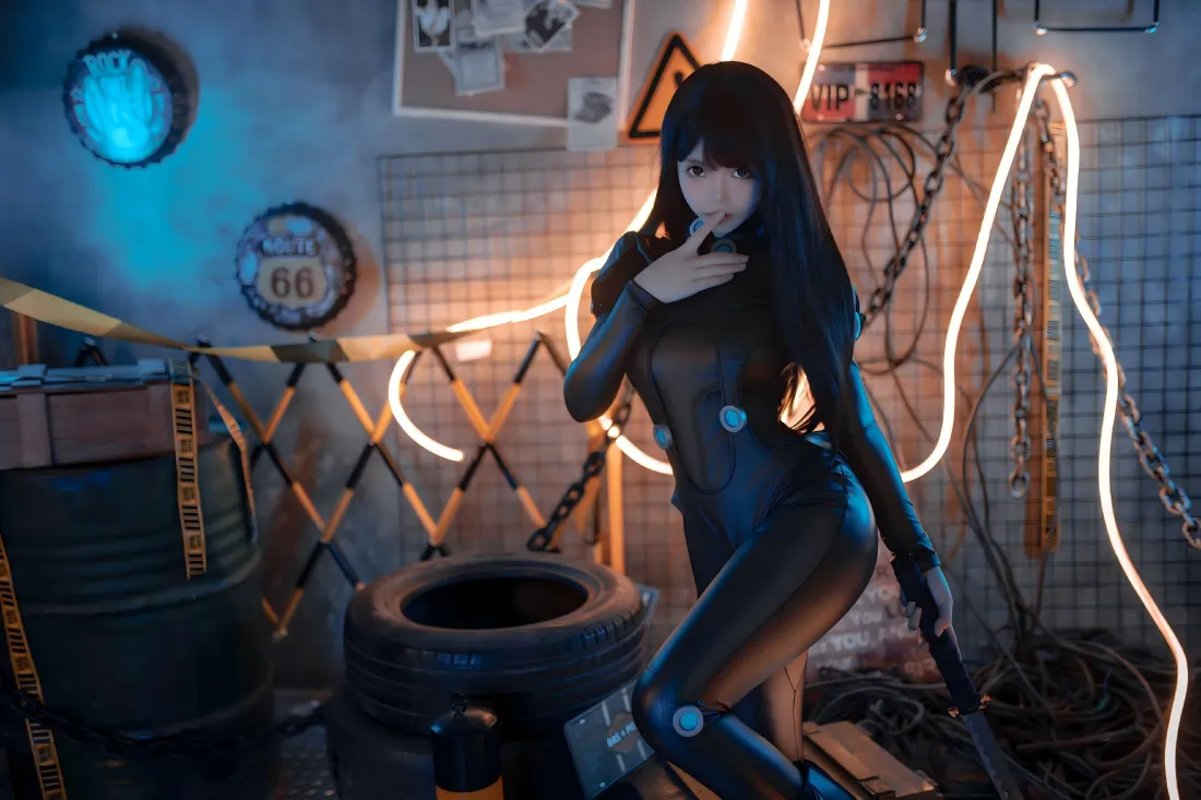5k黑衣美女cos壁纸｜赛博朋克背景 - 霓虹灯「哲风壁纸」