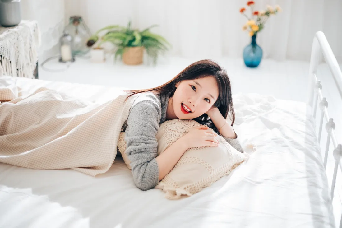 居家女生手机壁纸｜卧室背景图片 - 温馨居家生活「哲风壁纸」