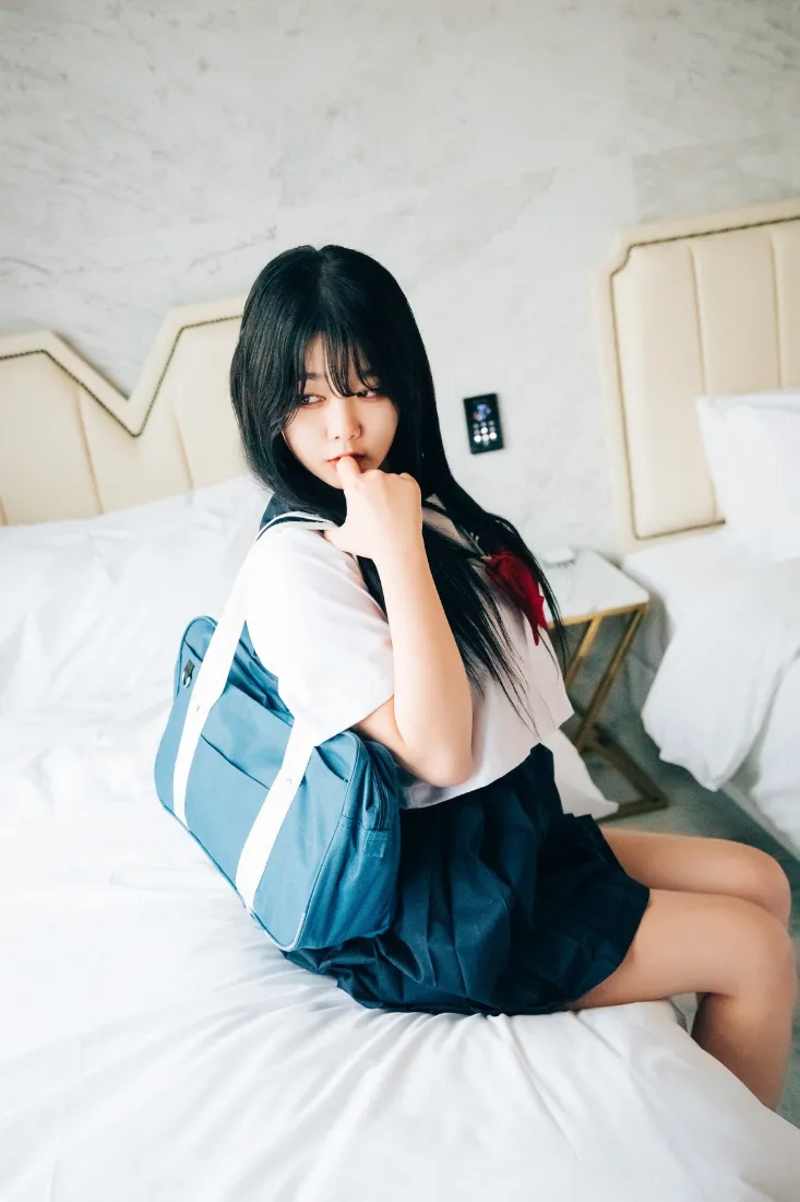 校服女生手机壁纸｜卧室背景图片 - 居家旅行「哲风壁纸」