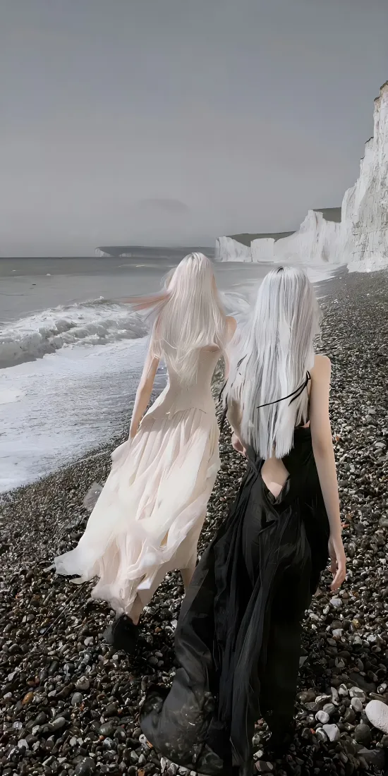 姐妹花背影手机壁纸｜海边背景图片 - 白裙黑裙「哲风壁纸」