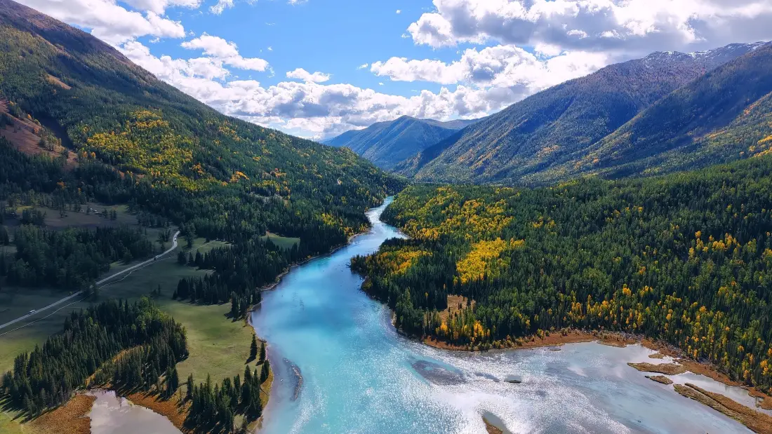 自然风景手机壁纸｜河流森林背景图片 - 山脉蓝天白云秋景「哲风壁纸」