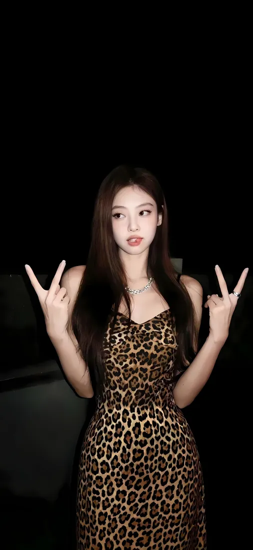 豹纹裙美女手机壁纸｜黑色背景图片 - 时尚穿搭「哲风壁纸」
