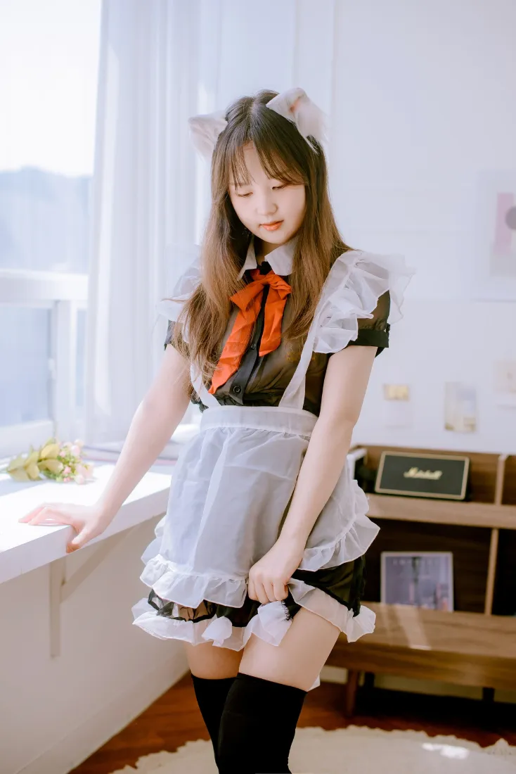 女仆装美女手机壁纸｜居家房间背景图片 - 猫耳少女「哲风壁纸」