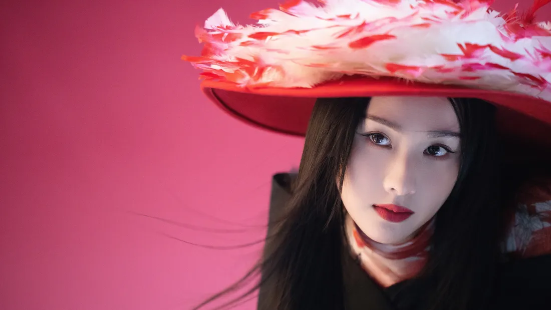 5k陈都灵壁纸｜粉色背景 - 红帽红唇时尚「哲风壁纸」