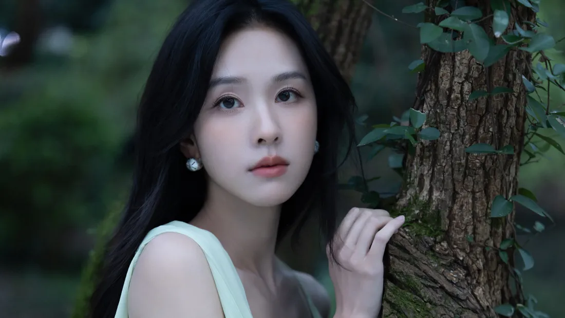 4k陈都灵壁纸｜自然背景图片 - 浅绿色裙装「哲风壁纸」