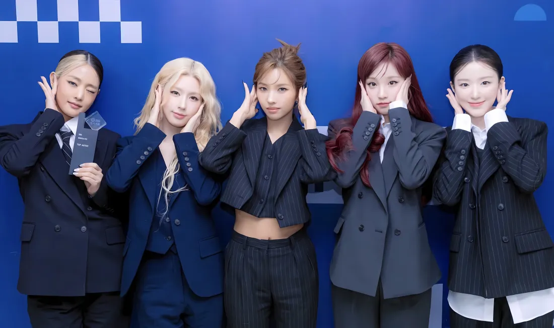 5k(G)I-DLE壁纸｜蓝色背景图片 - 西装女团「哲风壁纸」
