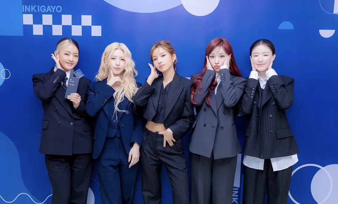 5k(G)I-DLE壁纸｜蓝色背景 - 西装女团「哲风壁纸」