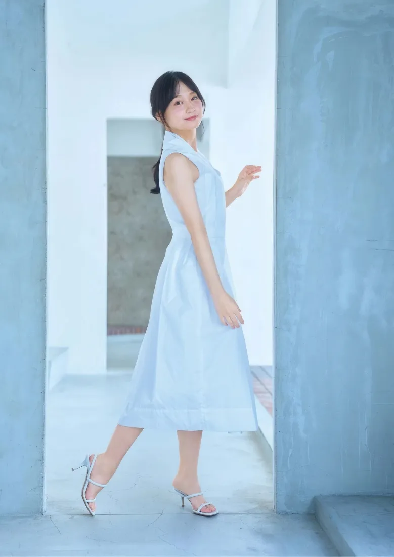 白色裙子女性手机壁纸｜居家背景图片 - 室内「哲风壁纸」