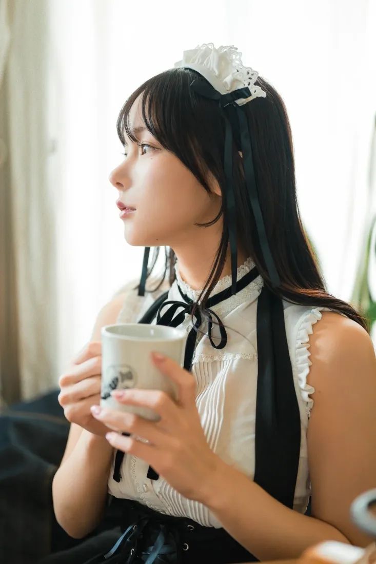 女仆装美女手机壁纸｜居家咖啡背景图片 - 温馨居家「哲风壁纸」