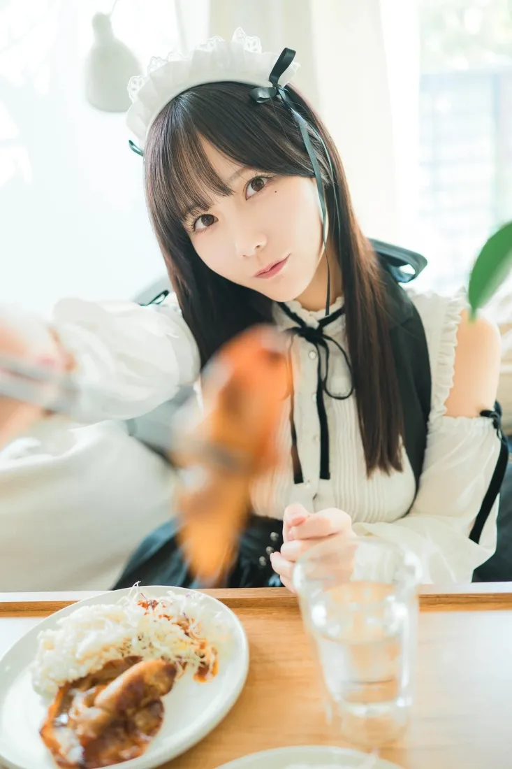 女仆装女孩手机壁纸｜居家午餐背景 - 美食餐桌「哲风壁纸」