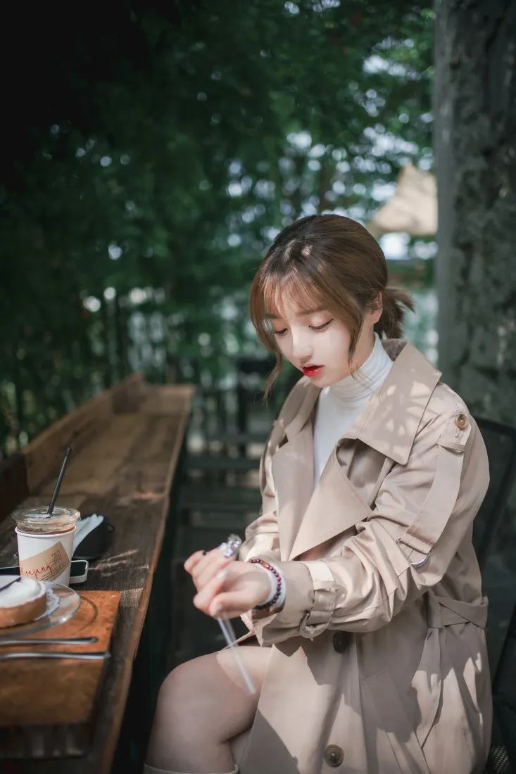 美女写真手机壁纸｜户外背景图片 - 咖啡下午茶「哲风壁纸」