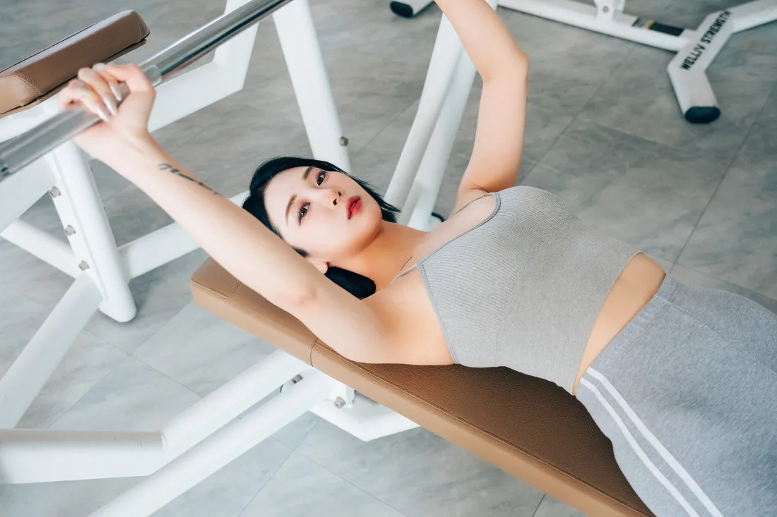 2k健身美女壁纸｜健身房背景图片 - 力量训练「哲风壁纸」