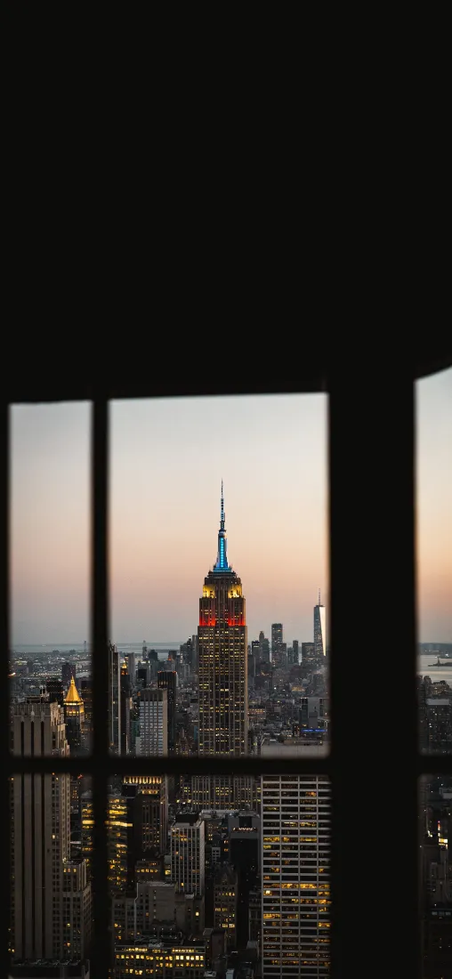 窗外夜景手机壁纸｜城市高楼背景图片 - 帝国大厦「哲风壁纸」