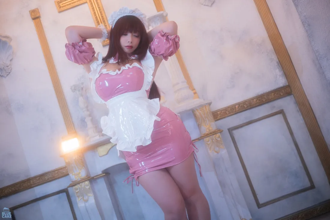 粉色女仆装手机壁纸｜居家室内背景 - 迷人女性「哲风壁纸」