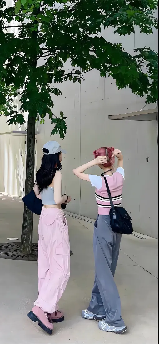 姐妹花手机壁纸｜户外背景图片 - 双倍快乐「哲风壁纸」