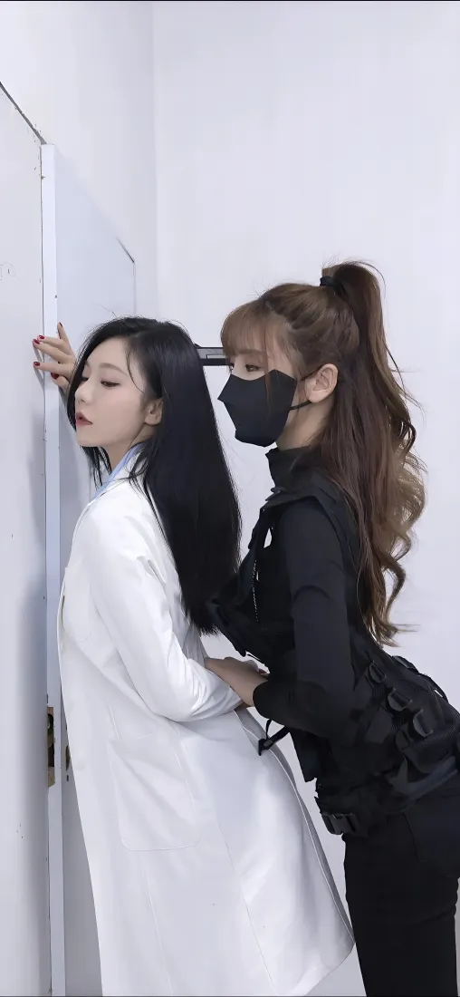 姐妹花制服手机壁纸｜室内背景图片 - 双倍快乐「哲风壁纸」