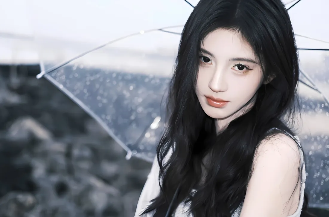 2k鞠婧祎壁纸｜海边礁石背景图 - 雨天雨伞长发「哲风壁纸」