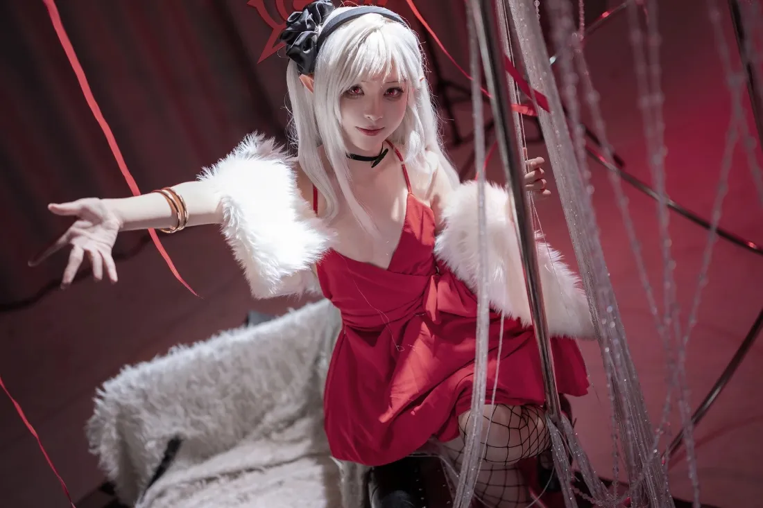 cosplay手机壁纸｜红色背景图片 - 红衣白发美女「哲风壁纸」