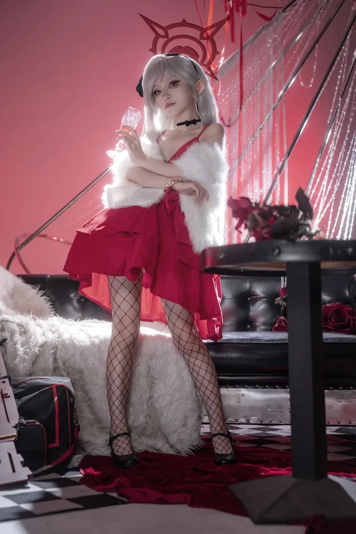 cosplay角色手机壁纸｜红色背景图片 - 渔网袜红衣美女「哲风壁纸」