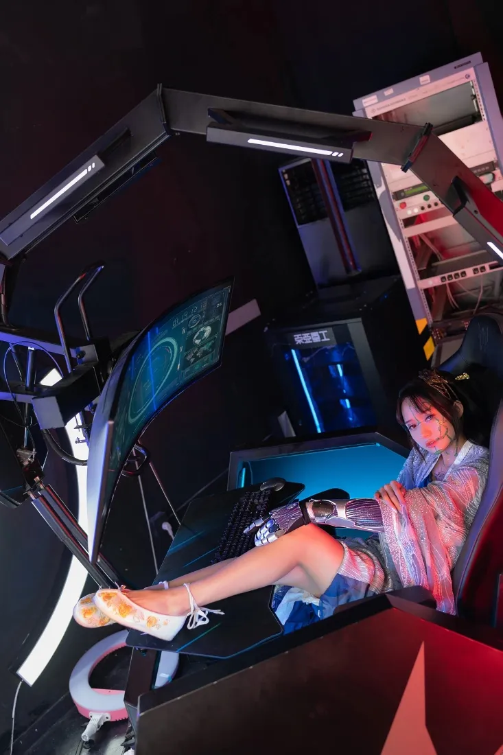 未来机器科技手机壁纸｜科幻背景图 - 人物操作「哲风壁纸」