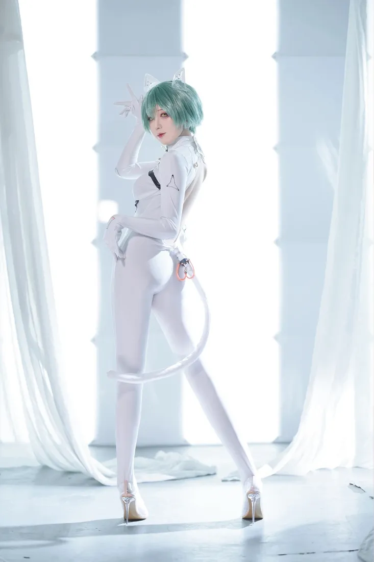 绿发少女白色服装手机壁纸｜室内背景图片 - 自制艺术「哲风壁纸」