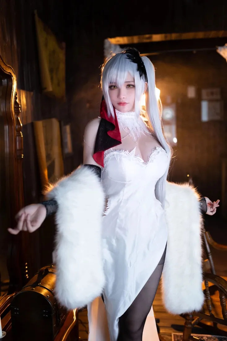 白发美女手机壁纸｜白色礼服背景 - 黑丝室内暖光「哲风壁纸」