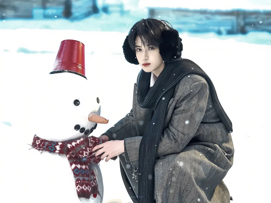 4k严浩翔壁纸｜雪地背景图片 - 堆雪人互动「哲风壁纸」