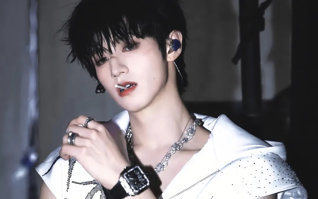 5k朱志鑫壁纸｜暗色背景图片 - 痞帅潮流穿搭「哲风壁纸」