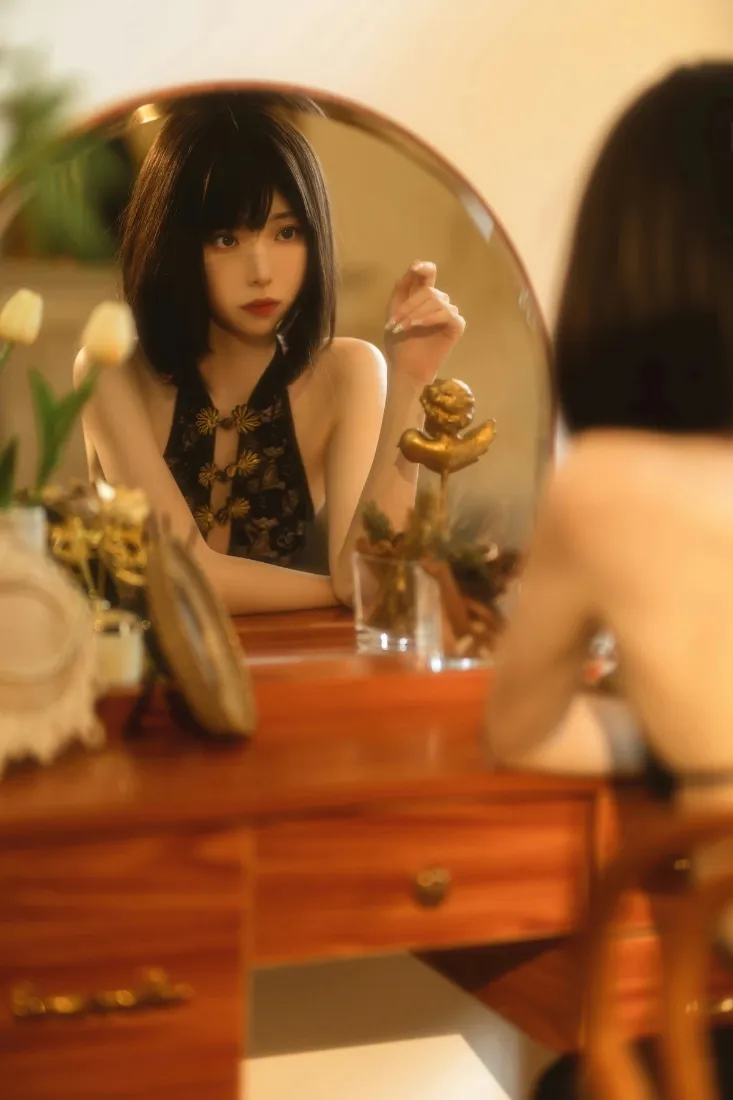 短发美女手机壁纸｜复古居家背景图片 - 暖光梳妆台「哲风壁纸」