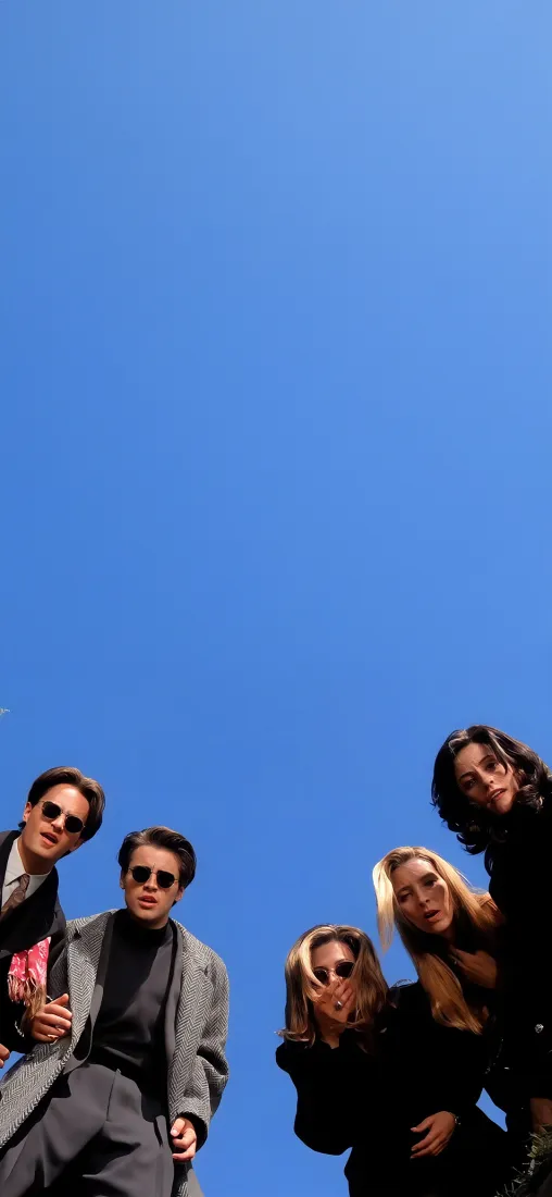 老友记手机壁纸｜蓝天背景图片 - 群像照「哲风壁纸」