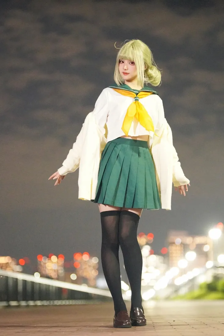 cosplay手机壁纸｜户外背景图 - 绿发短裙夜景「哲风壁纸」